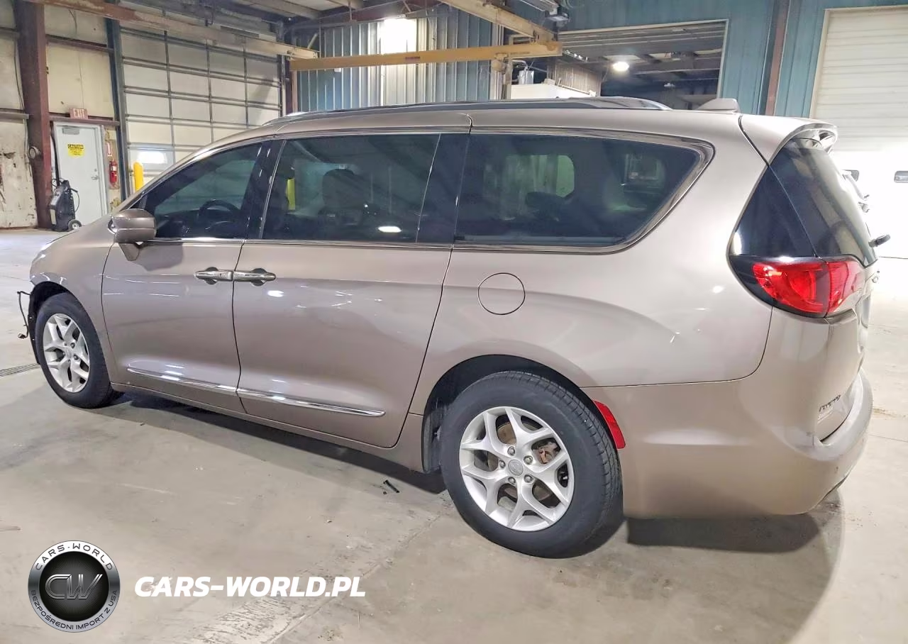 2017 Chrysler Pacifica Touring L Plus VIN:2C4RC1EG6HR585288 - 2