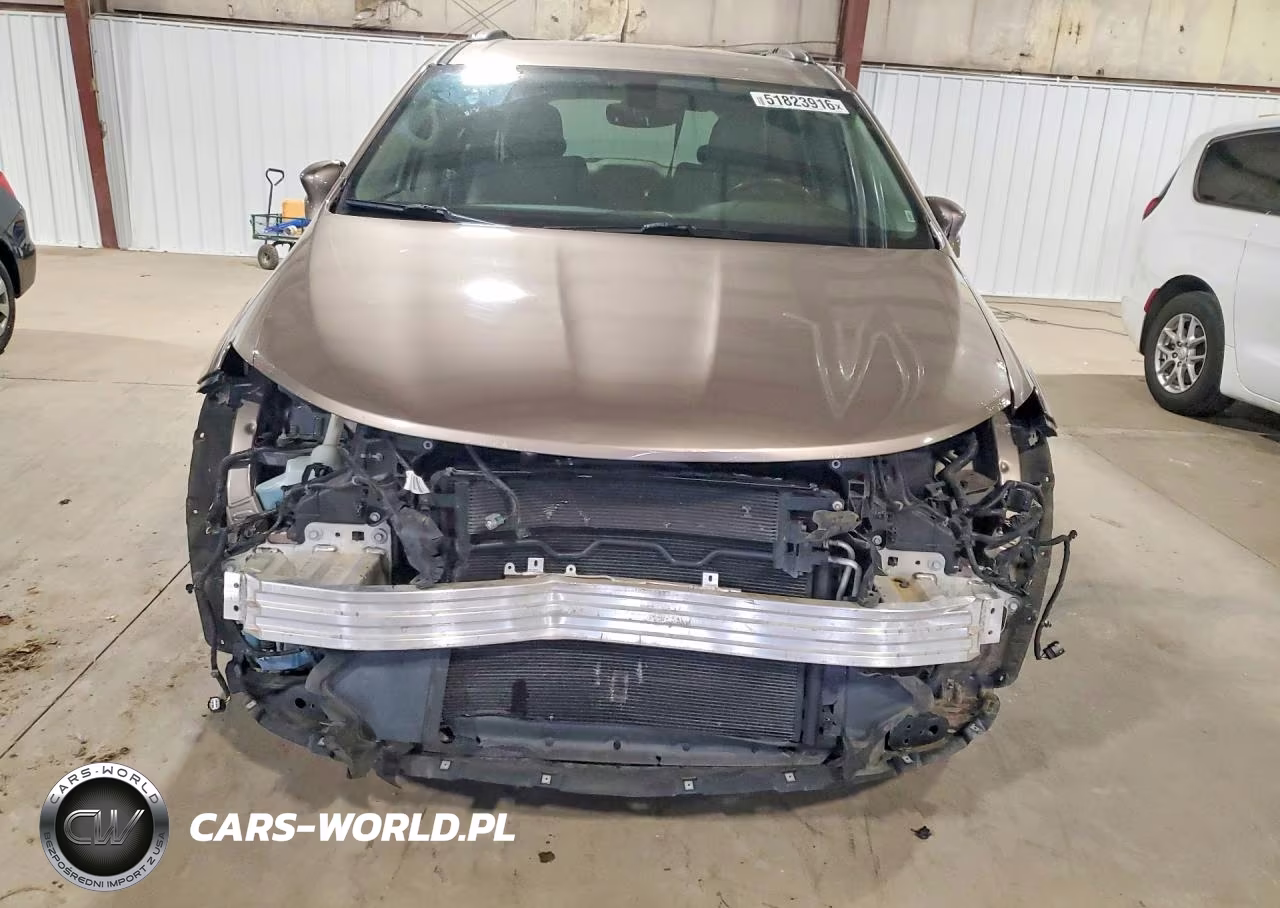 2017 Chrysler Pacifica Touring L Plus VIN:2C4RC1EG6HR585288 - 5