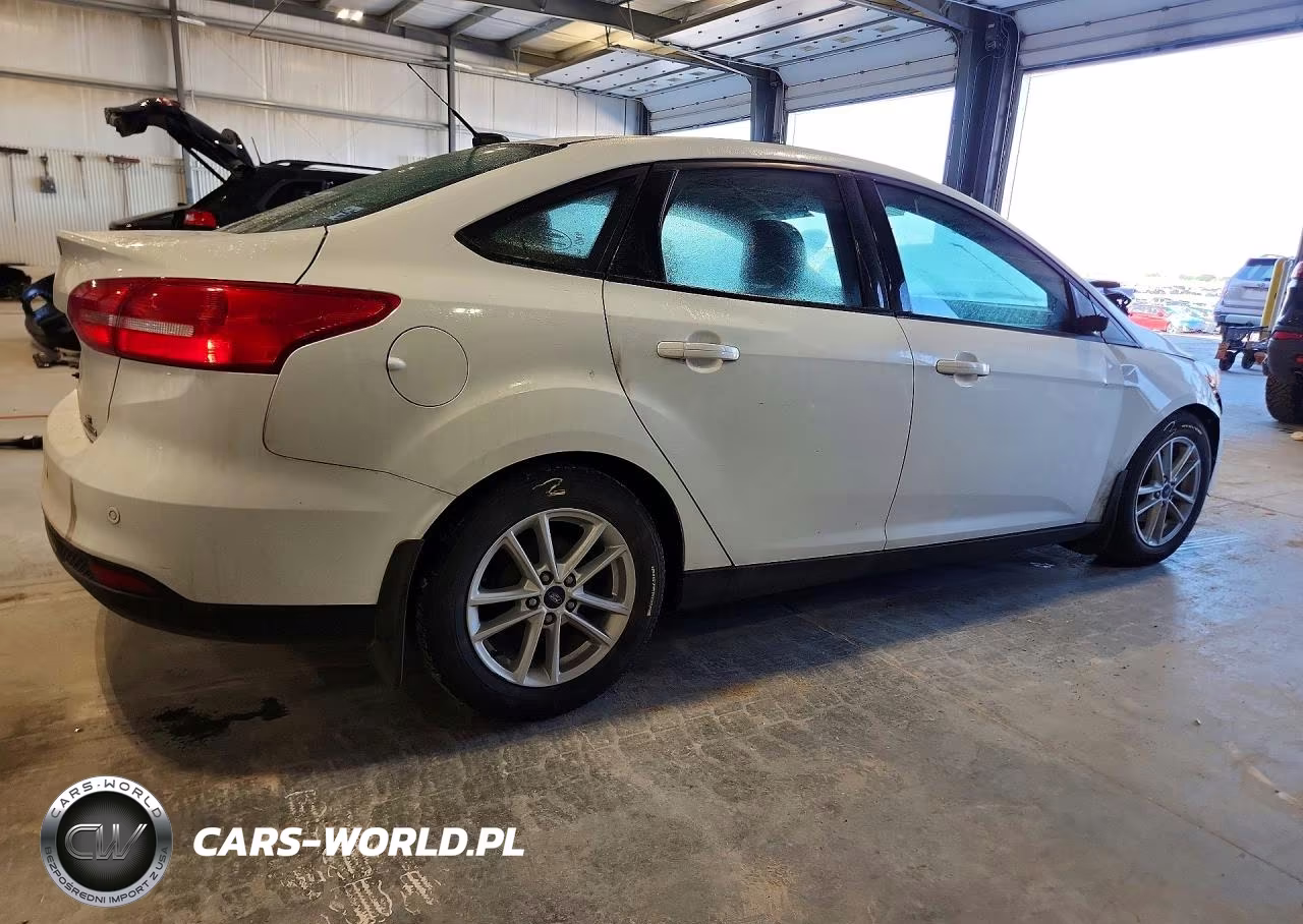 2016 Ford Focus Se VIN:1FADP3F27GL282188 - 3