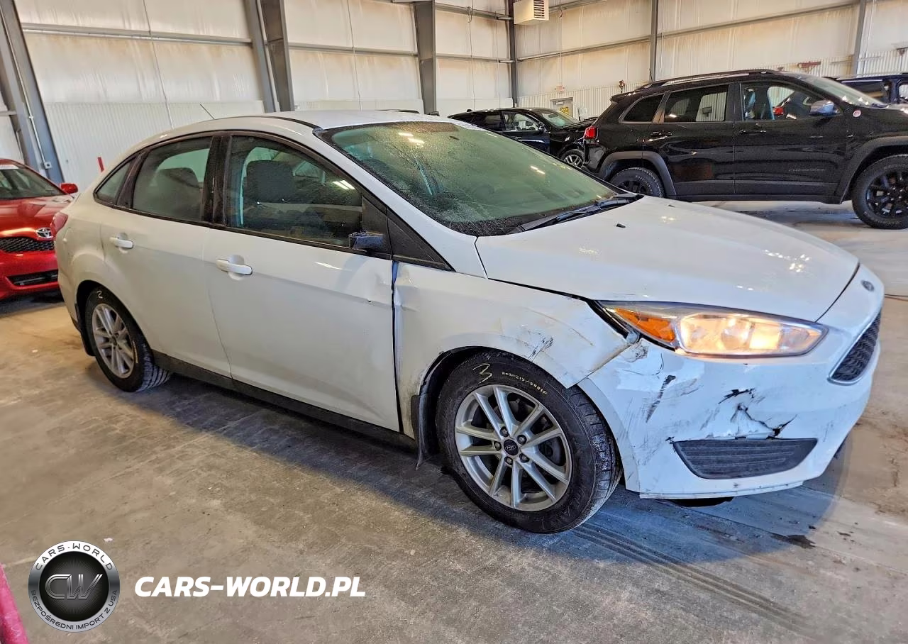 2016 Ford Focus Se VIN:1FADP3F27GL282188 - 4