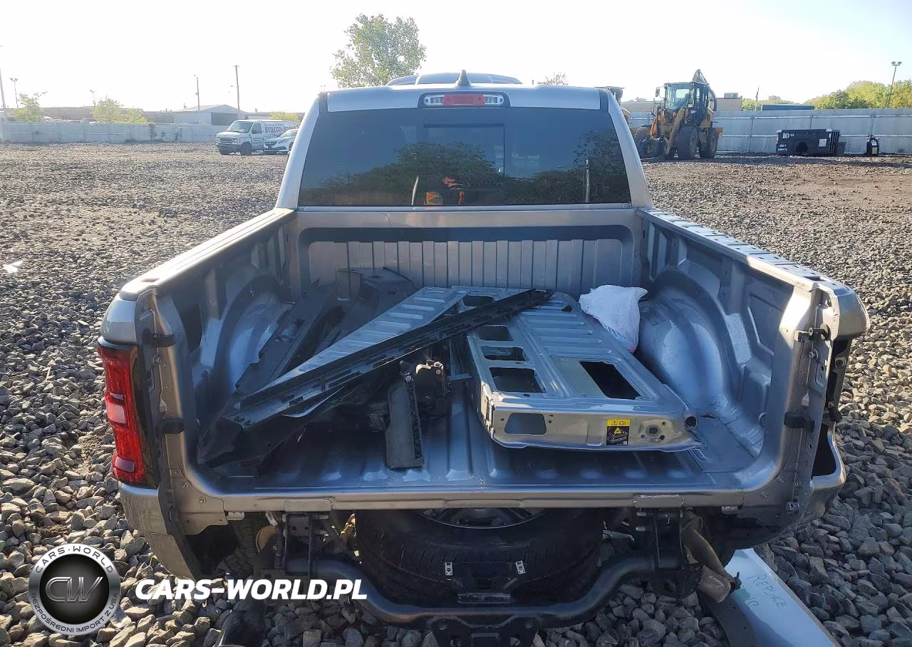 2025 Ram 1500 Laramie VIN:1C6SRFJP6SN608891 - 6