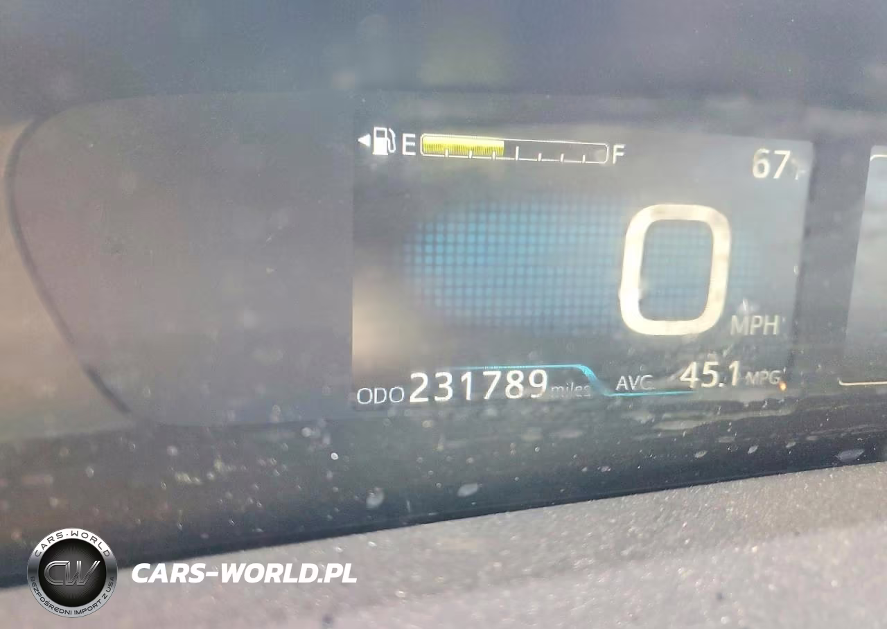 2016 Toyota Prius Two VIN:JTDKBRFUXG3009461 - 9
