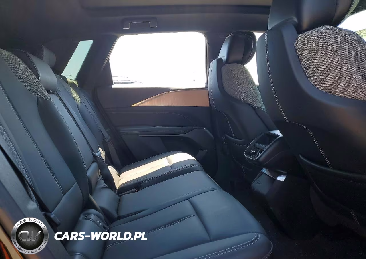 2024 Cadillac Lyriq Tech VIN:1GYKPMRL9RZ122531 - 11
