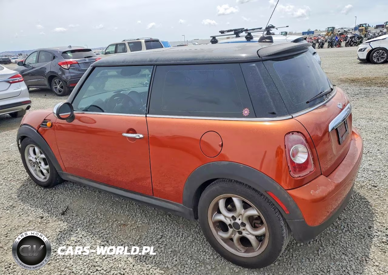 2011 Mini Cooper VIN:WMWSU3C58BTX96176 - 2