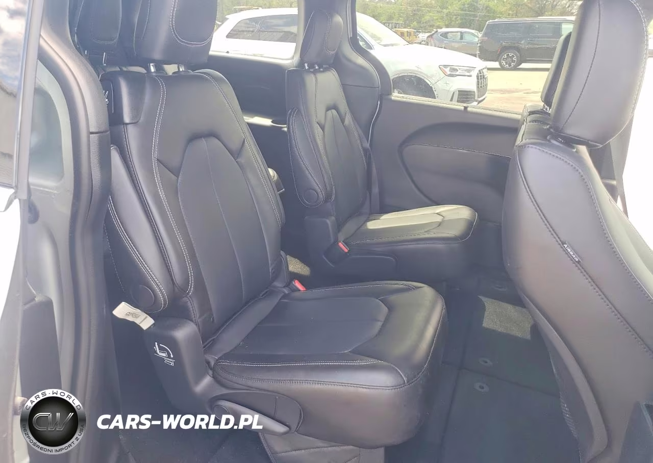 2026 Chrysler Pacifica Select VIN:2C4RC1BG4TR191074 - 11