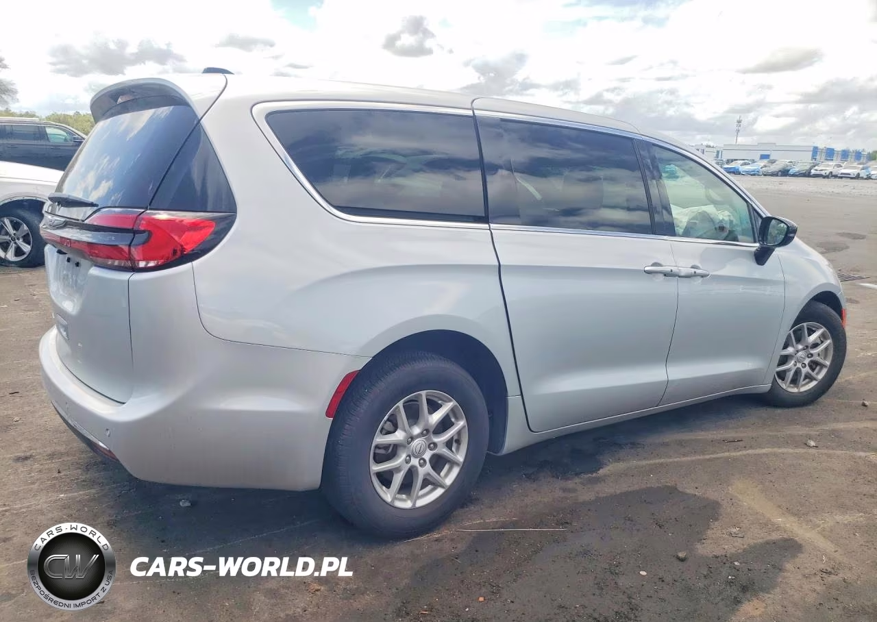 2026 Chrysler Pacifica Select VIN:2C4RC1BG4TR191074 - 3