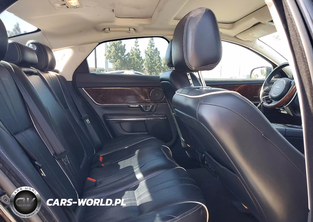 2019 Jaguar Xj R - Sport VIN:SAJWA1C73K8W19543 - 10