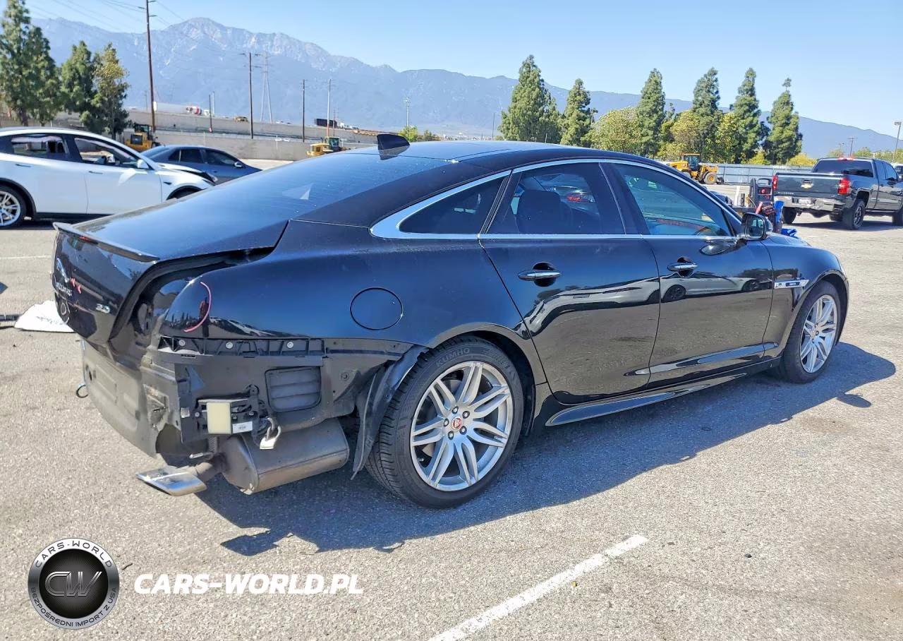 2019 Jaguar Xj R - Sport VIN:SAJWA1C73K8W19543 - 3