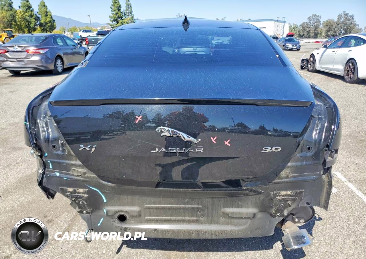 2019 Jaguar Xj R - Sport VIN:SAJWA1C73K8W19543 - 6
