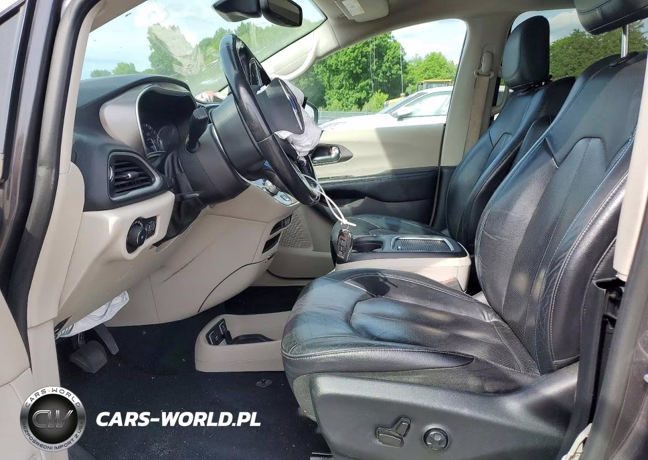 2021 Chrysler Pacifica Touring L VIN:2C4RC1BG2MR601002 - 7