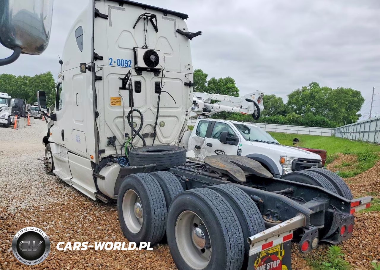 2012 Freightliner Cascadia Semi Truck VIN:1FUJGLBG9CSBS5160 - 3