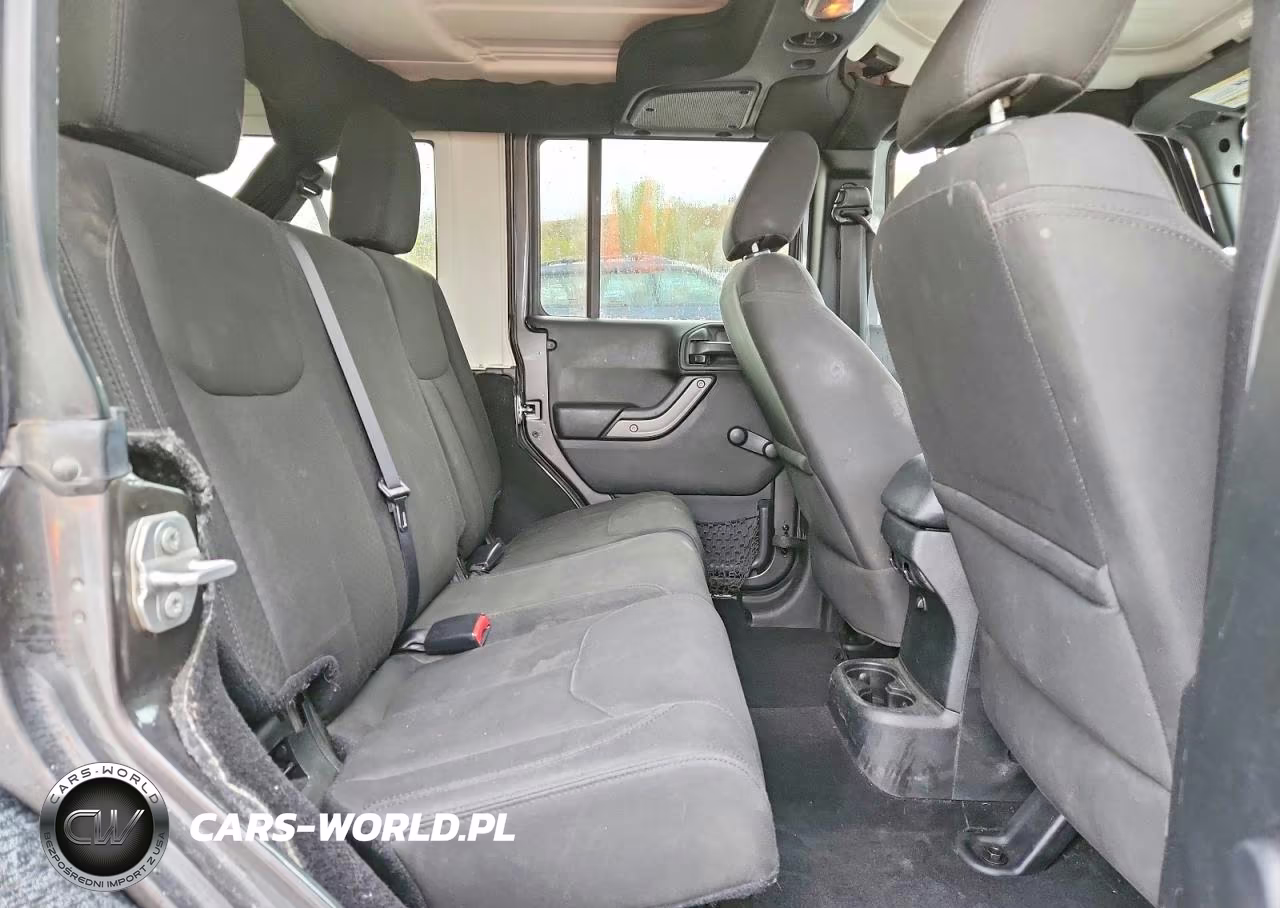 2016 Jeep Wrangler Unlimited Sport VIN:1C4BJWDGXGL335615 - 11