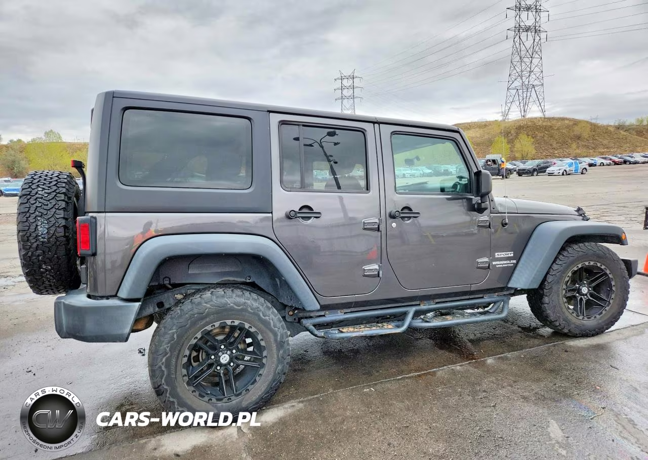 2016 Jeep Wrangler Unlimited Sport VIN:1C4BJWDGXGL335615 - 3