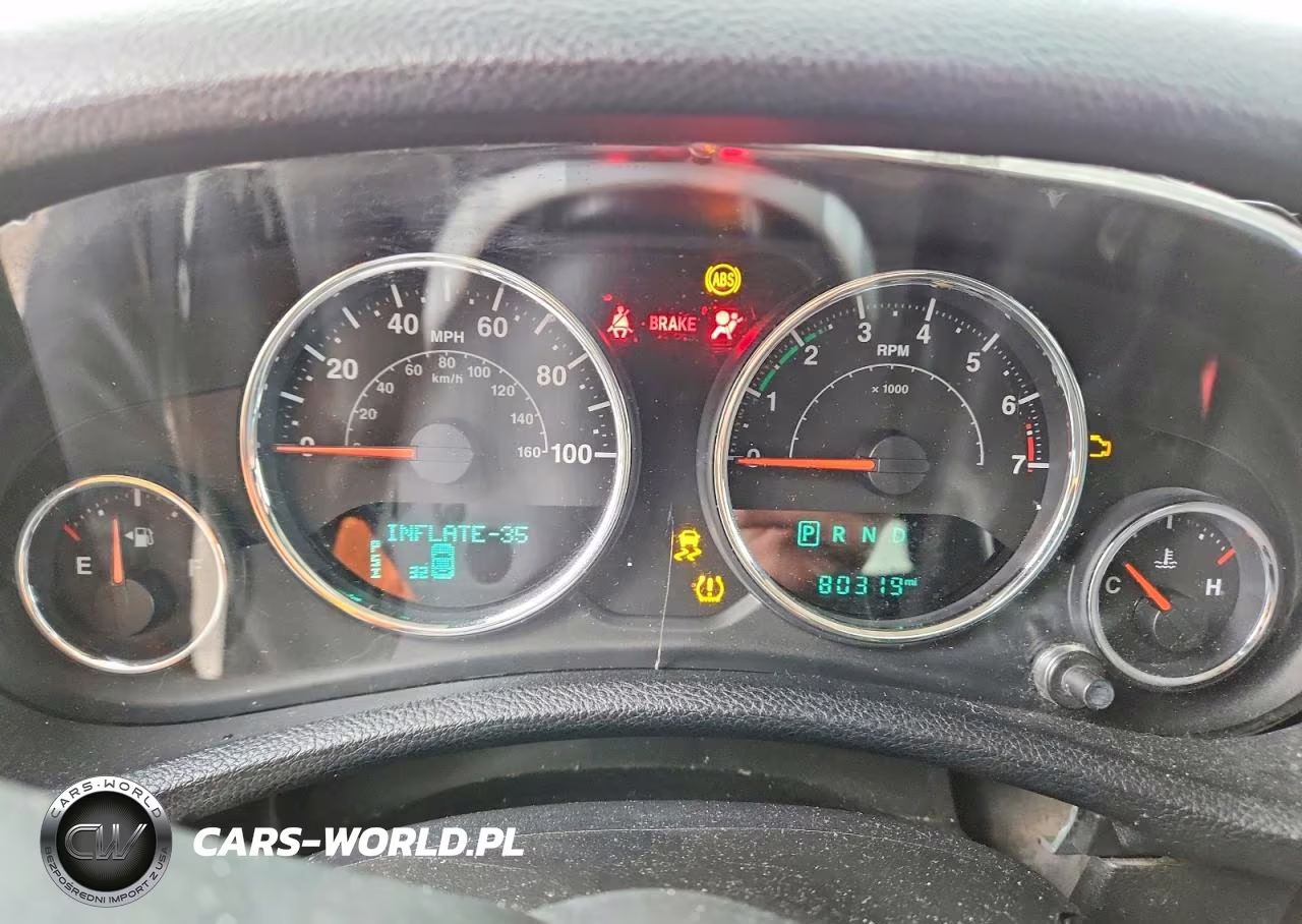 2016 Jeep Wrangler Unlimited Sport VIN:1C4BJWDGXGL335615 - 9