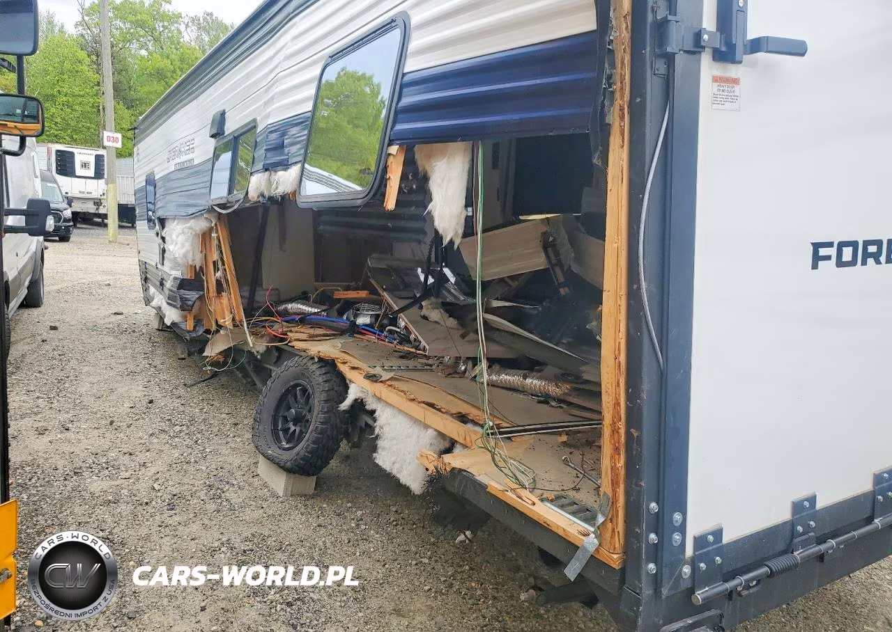 2025 Cherokee By Forest R Camper VIN:4X4TCKA28SK093559 - 9