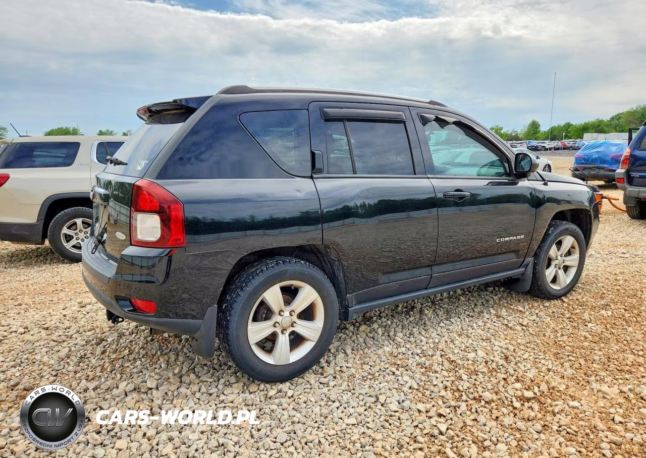 2014 Jeep Compass Latitude VIN:1C4NJDEB5ED858696 - 3