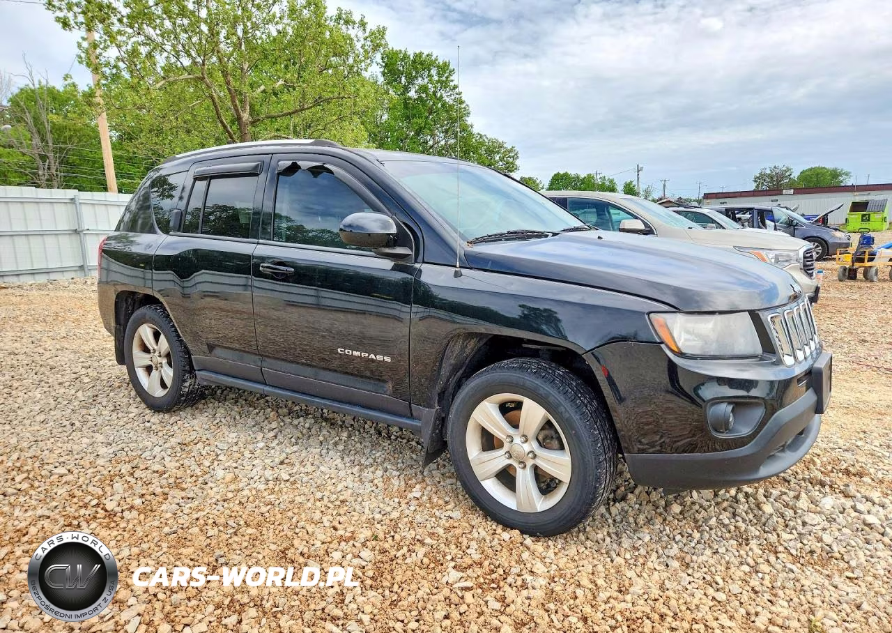 2014 Jeep Compass Latitude VIN:1C4NJDEB5ED858696 - 4