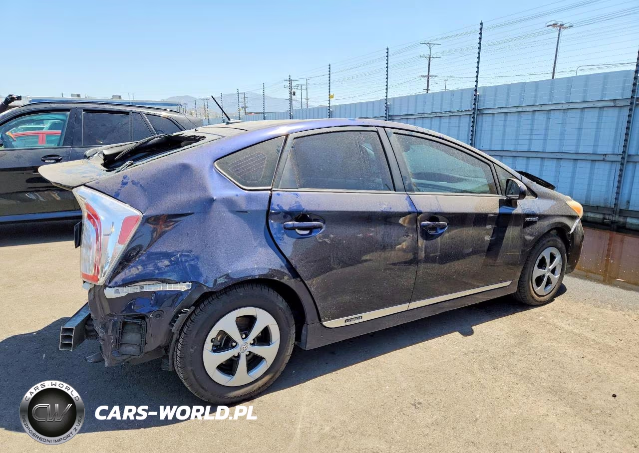 2015 Toyota Prius Three VIN:JTDKN3DU2F0448239 - 3