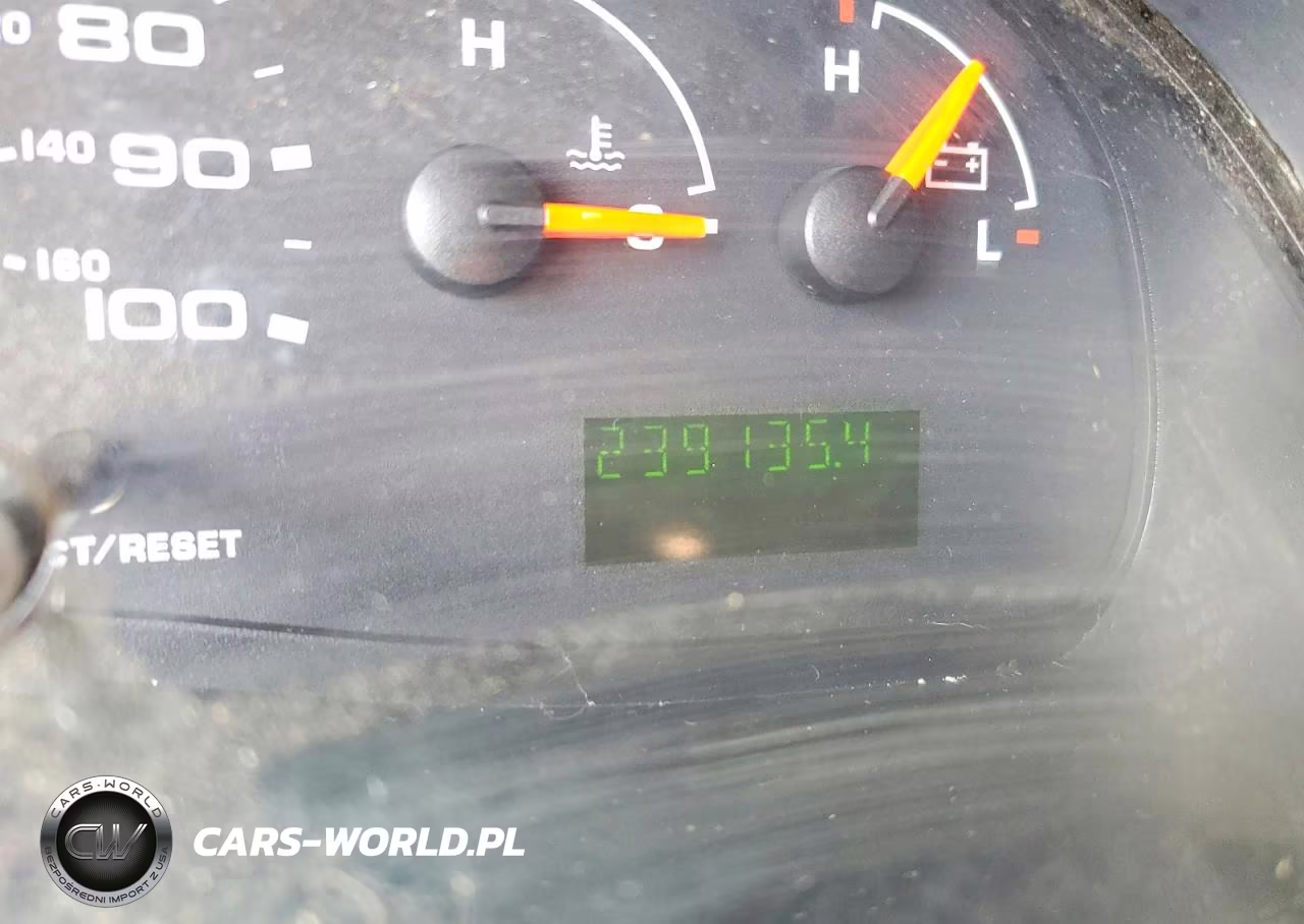 2004 Ford Econoline E150 Van VIN:1FTRE14W04HA20205 - 9