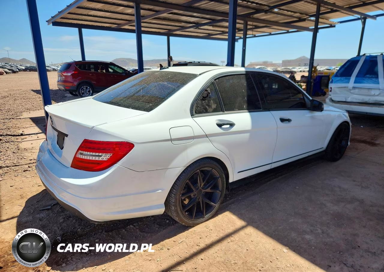 2013 Mercedes-Benz C 250 VIN:WDDGF4HBXDR284495 - 3
