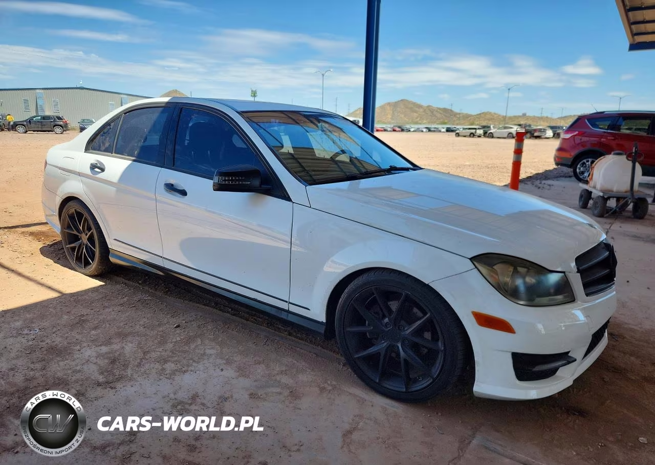 2013 Mercedes-Benz C 250 VIN:WDDGF4HBXDR284495 - 4