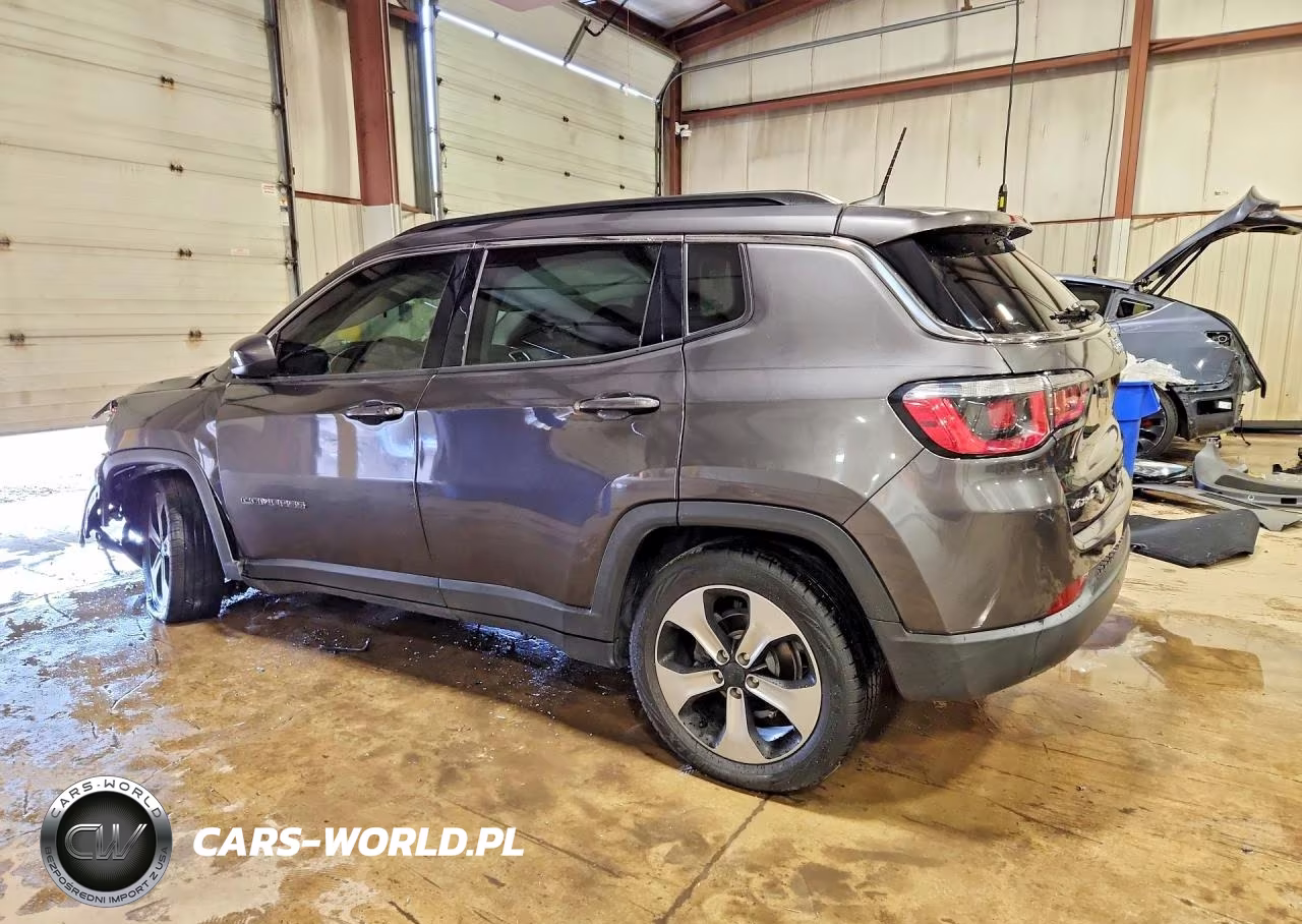 2019 Jeep Compass Latitude VIN:3C4NJDBB8KT703800 - 2