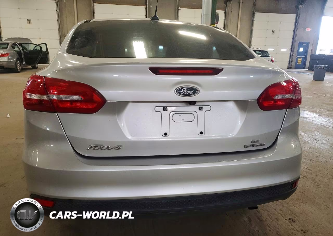 2015 Ford Focus Se VIN:1FADP3F25FL347800 - 6