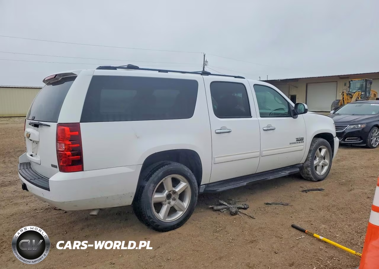 2011 Chevrolet Subrbn1500 VIN:1GNSCHE01BR361380 - 3