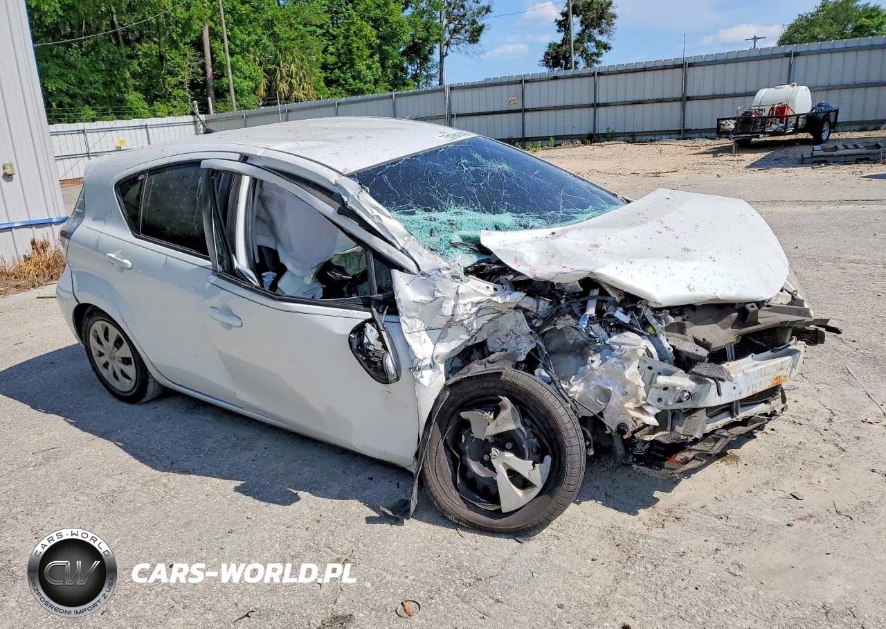 2014 Toyota Prius C Two VIN:JTDKDTB33E1567651 - 4