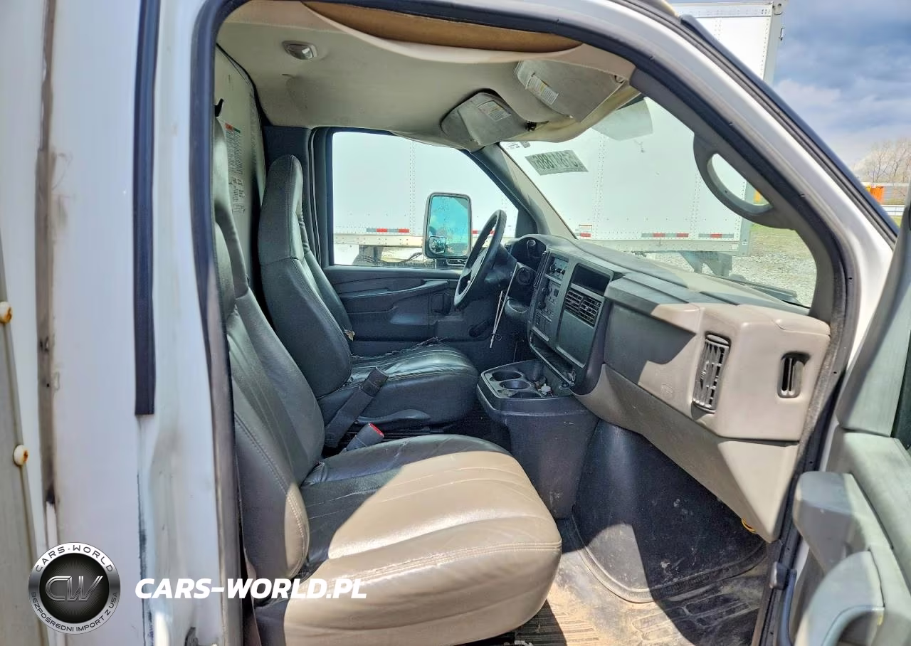2005 GMC Savana Cutaway G3500 VIN:1GDJG31V151907610 - 11