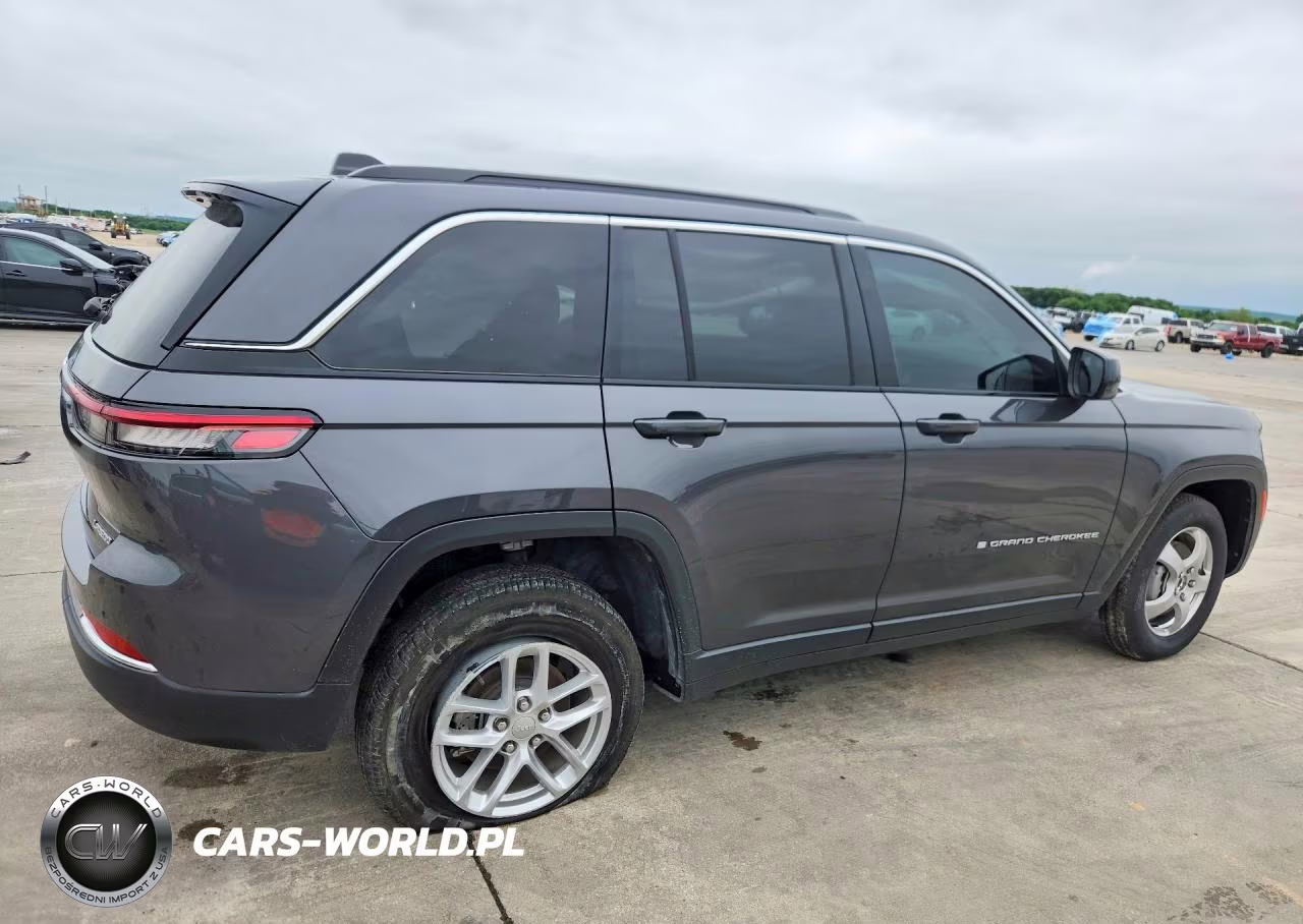 2025 Jeep Grand Cherokee Laredo VIN:1C4RJGAG8SC314845 - 3