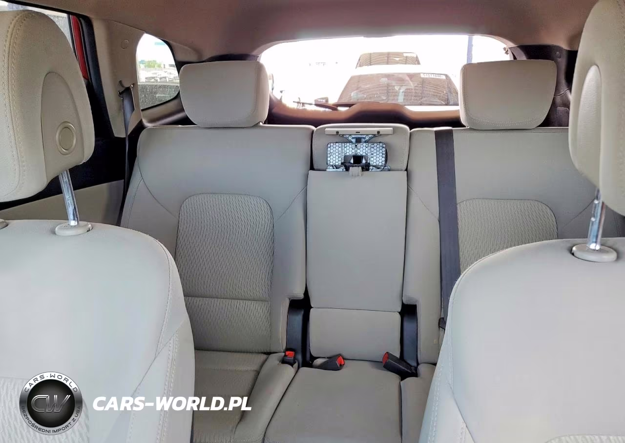 2018 Hyundai Santa Fe Se VIN:KM8SM4HF2JU258474 - 10