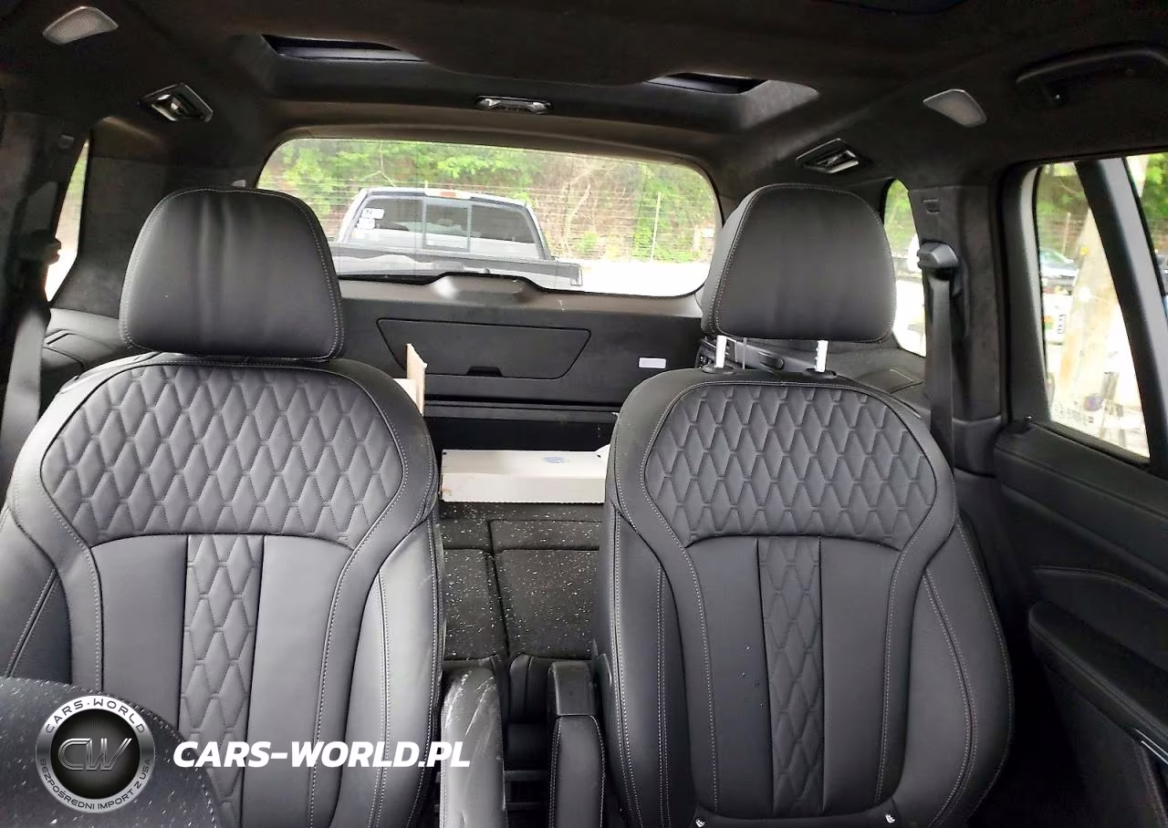 2024 BMW X7 M60I VIN:5UX33EM03R9T73102 - 10