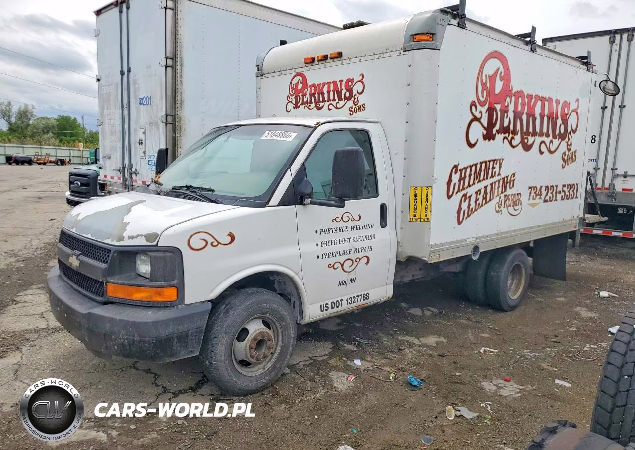 2012 Chevrolet Express Box Truck