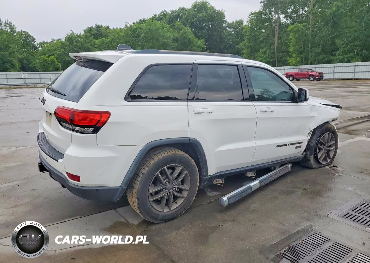 2016 Jeep Grand Cherokee Laredo VIN:1C4RJEAG7GC499613 - 3