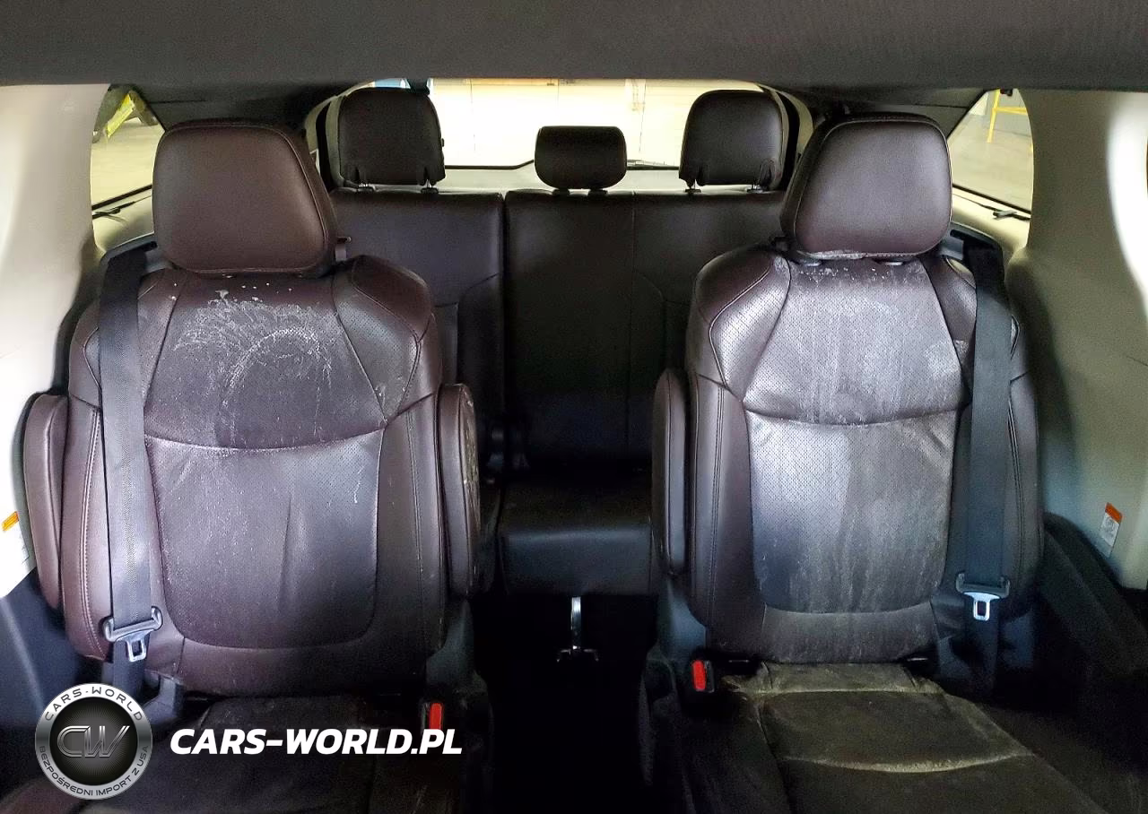 2024 Toyota Sienna Platinum 7-Passenger VIN:5TDESKFC0RS151511 - 10