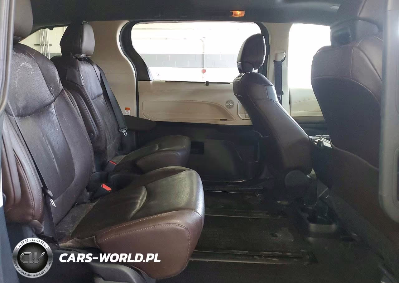 2024 Toyota Sienna Platinum 7-Passenger VIN:5TDESKFC0RS151511 - 11