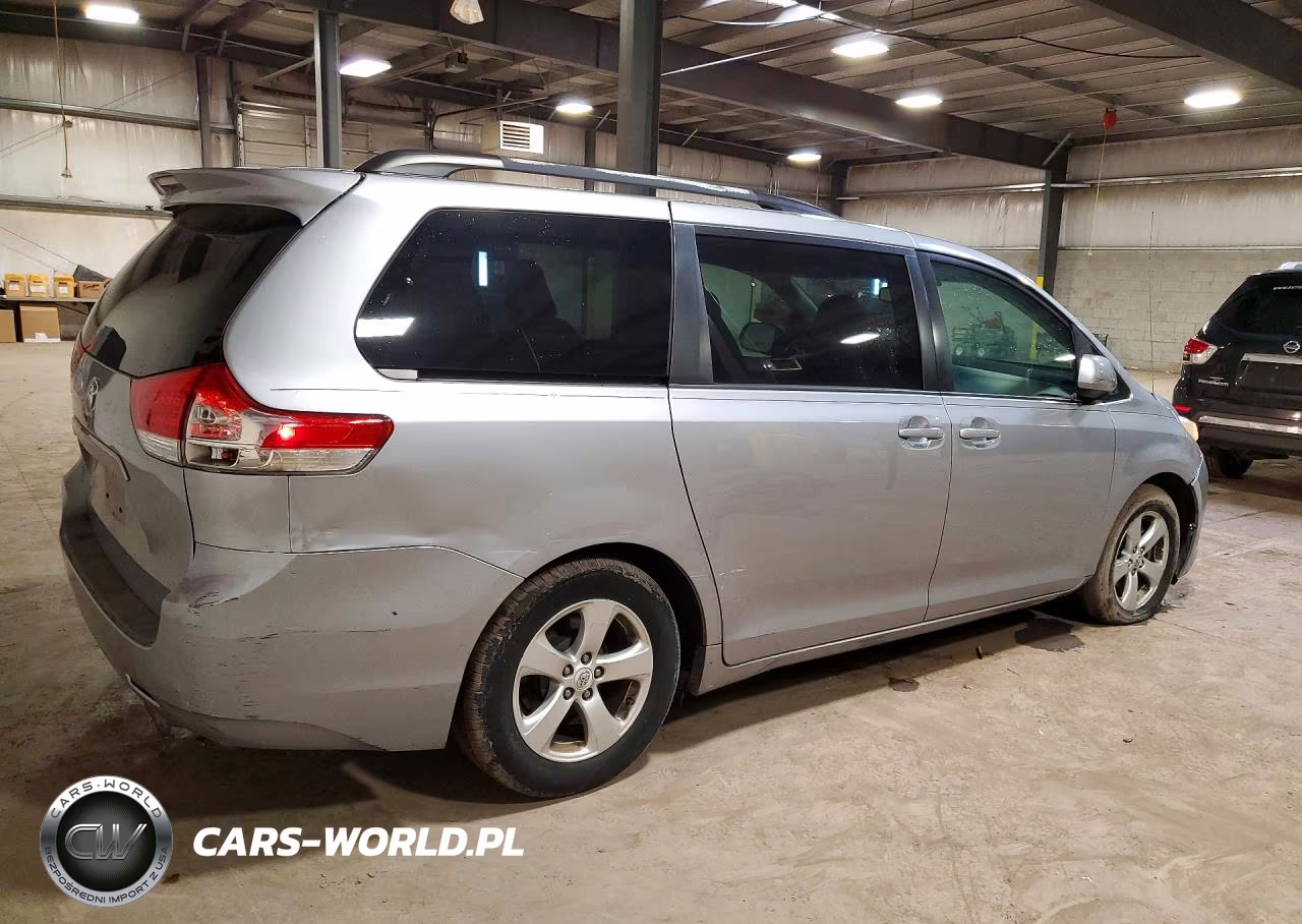 2011 Toyota Sienna Le VIN:5TDKK3DC2BS085710 - 3