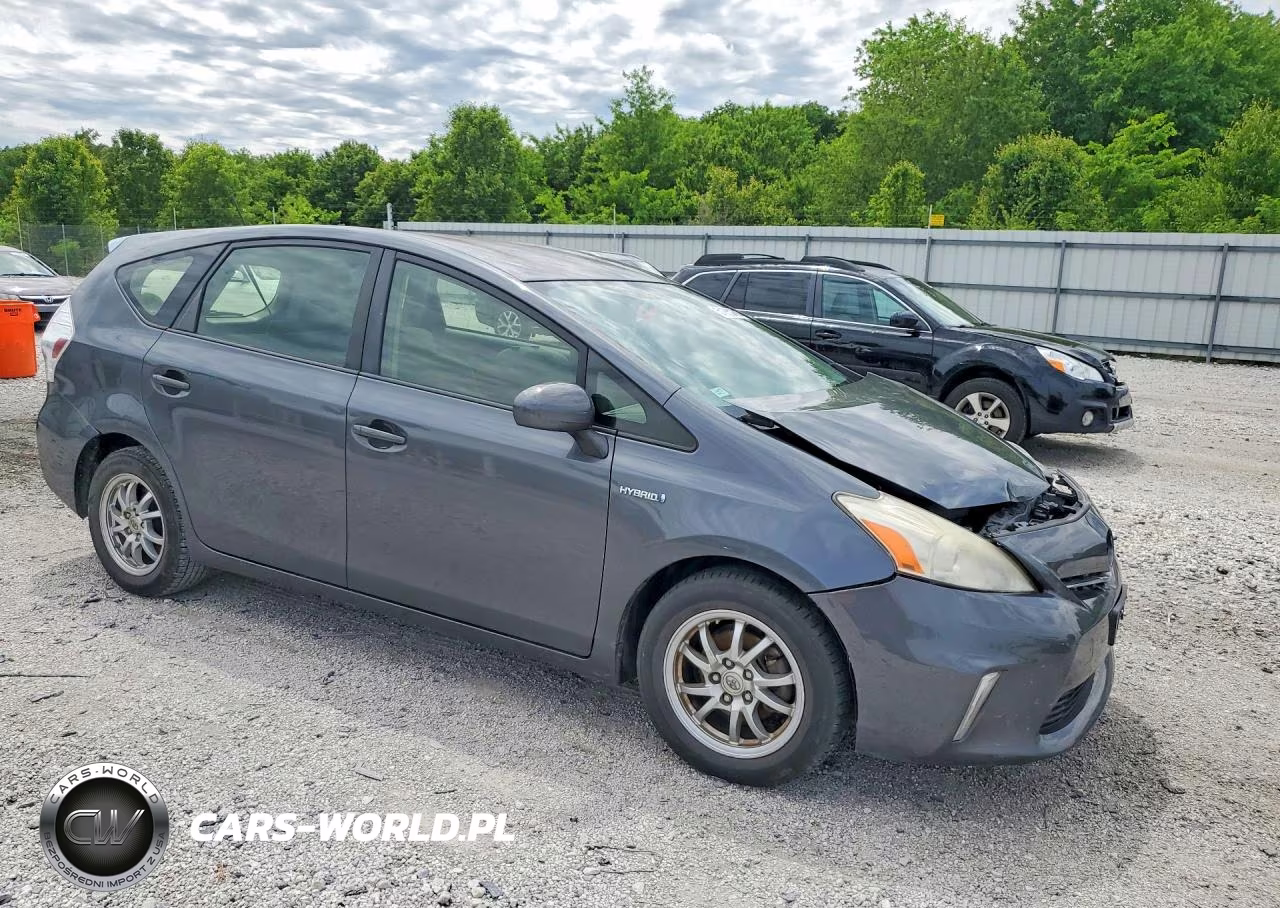 2013 Toyota Prius V Three VIN:JTDZN3EUXD3268838 - 4