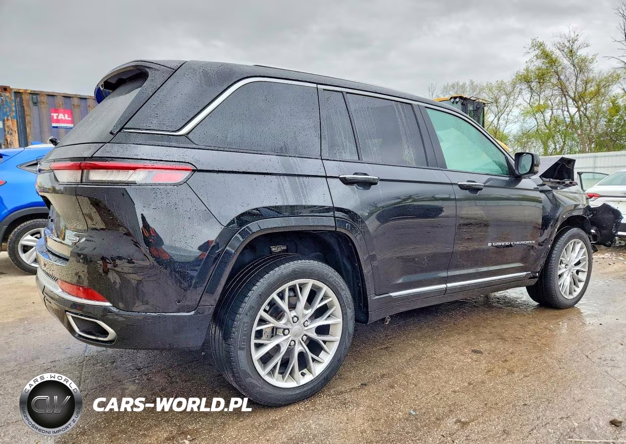 2023 Jeep Grand Cherokee Summit VIN:1C4RJHEG5PC563403 - 3