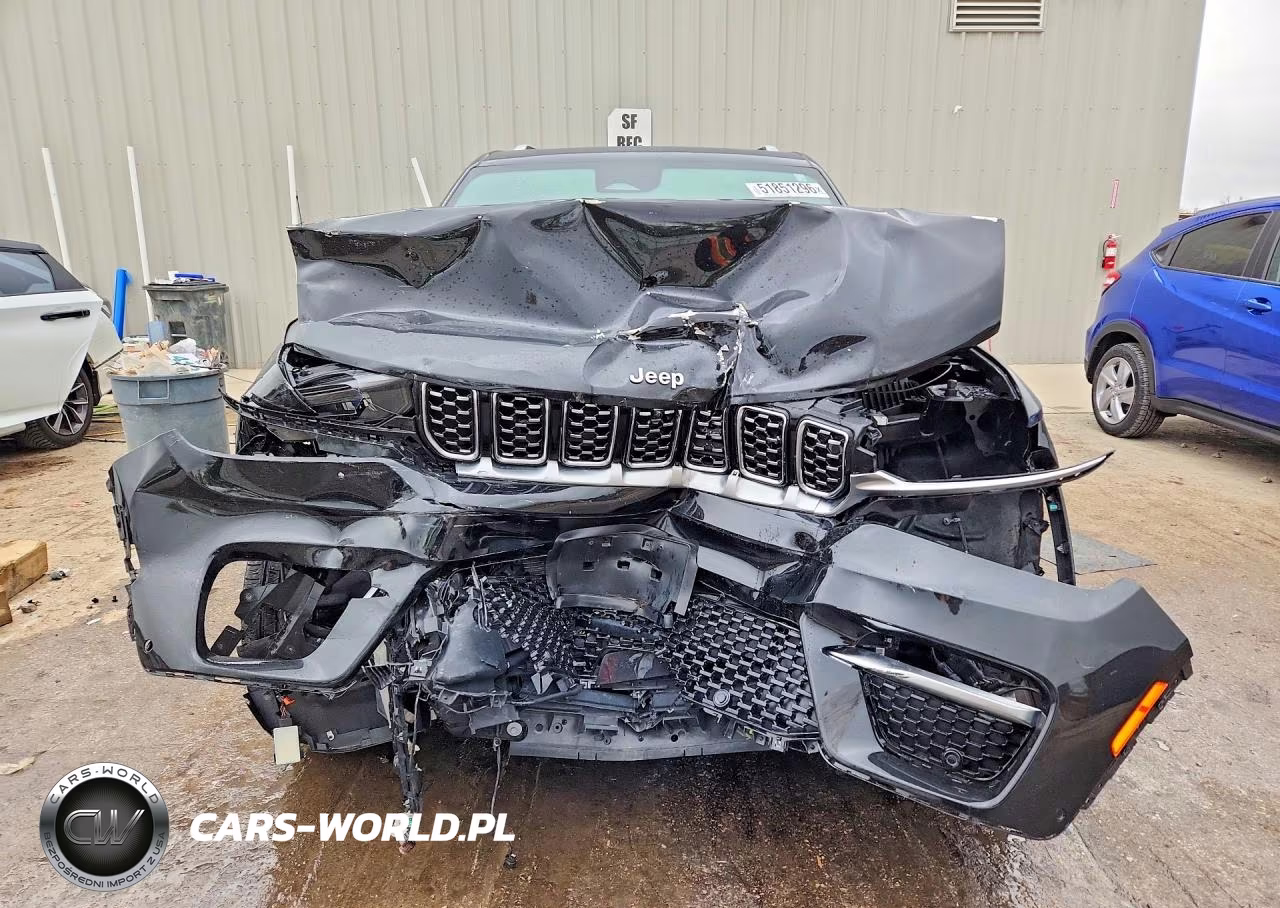 2023 Jeep Grand Cherokee Summit VIN:1C4RJHEG5PC563403 - 5