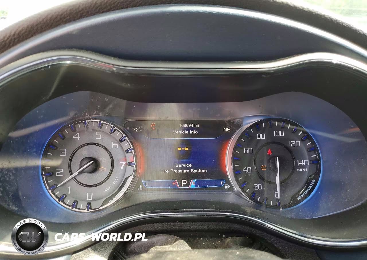 2015 Chrysler 200 S VIN:1C3CCCDGXFN630329 - 9