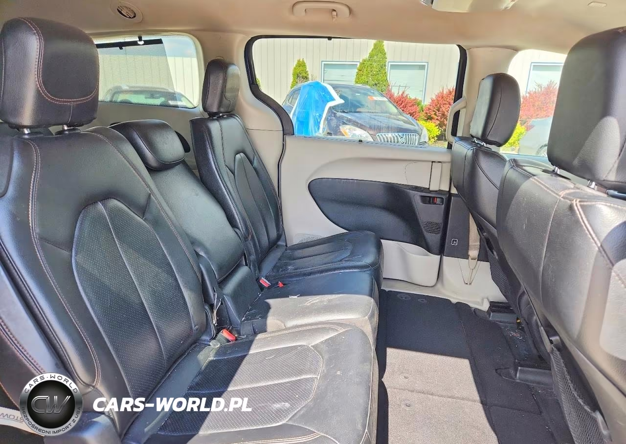 2018 Chrysler Pacifica Touring L VIN:2C4RC1BG5JR234799 - 11