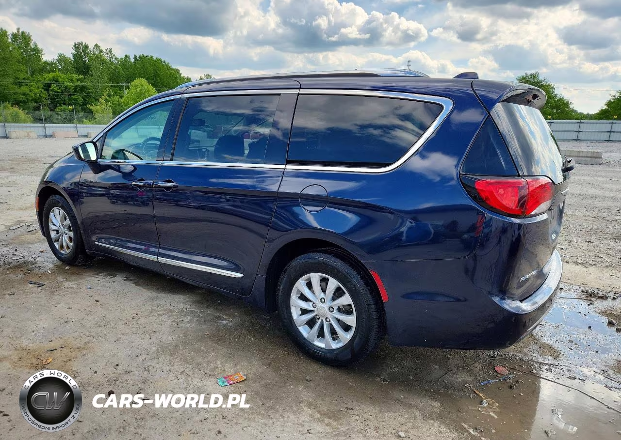 2018 Chrysler Pacifica Touring L VIN:2C4RC1BG5JR234799 - 2