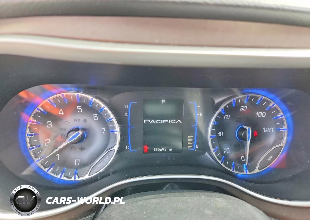 2018 Chrysler Pacifica Touring L VIN:2C4RC1BG5JR234799 - 9
