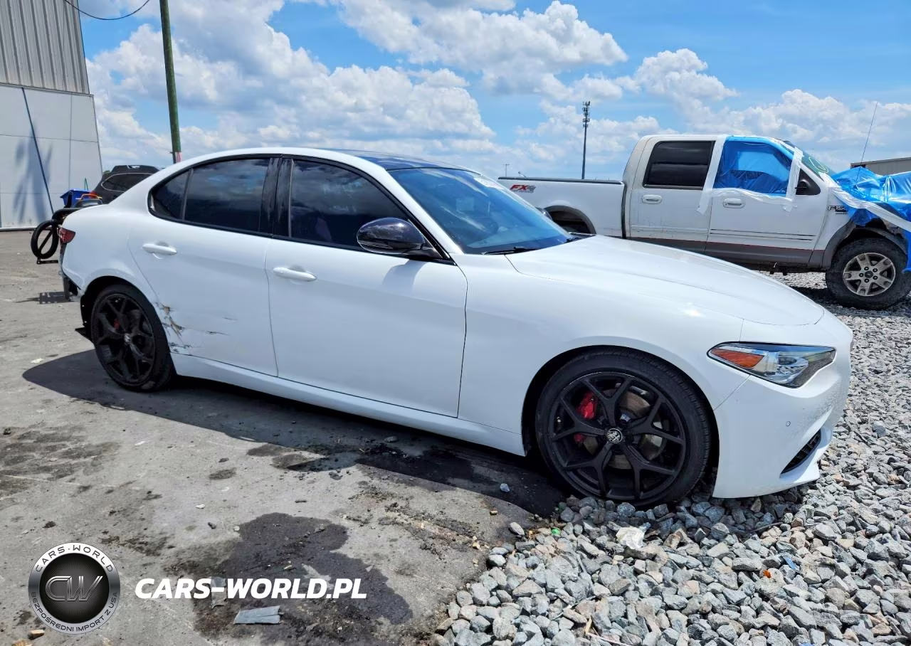 2021 Alfa Romeo Giulia Ti VIN:ZARFAMBN2M7644027 - 4