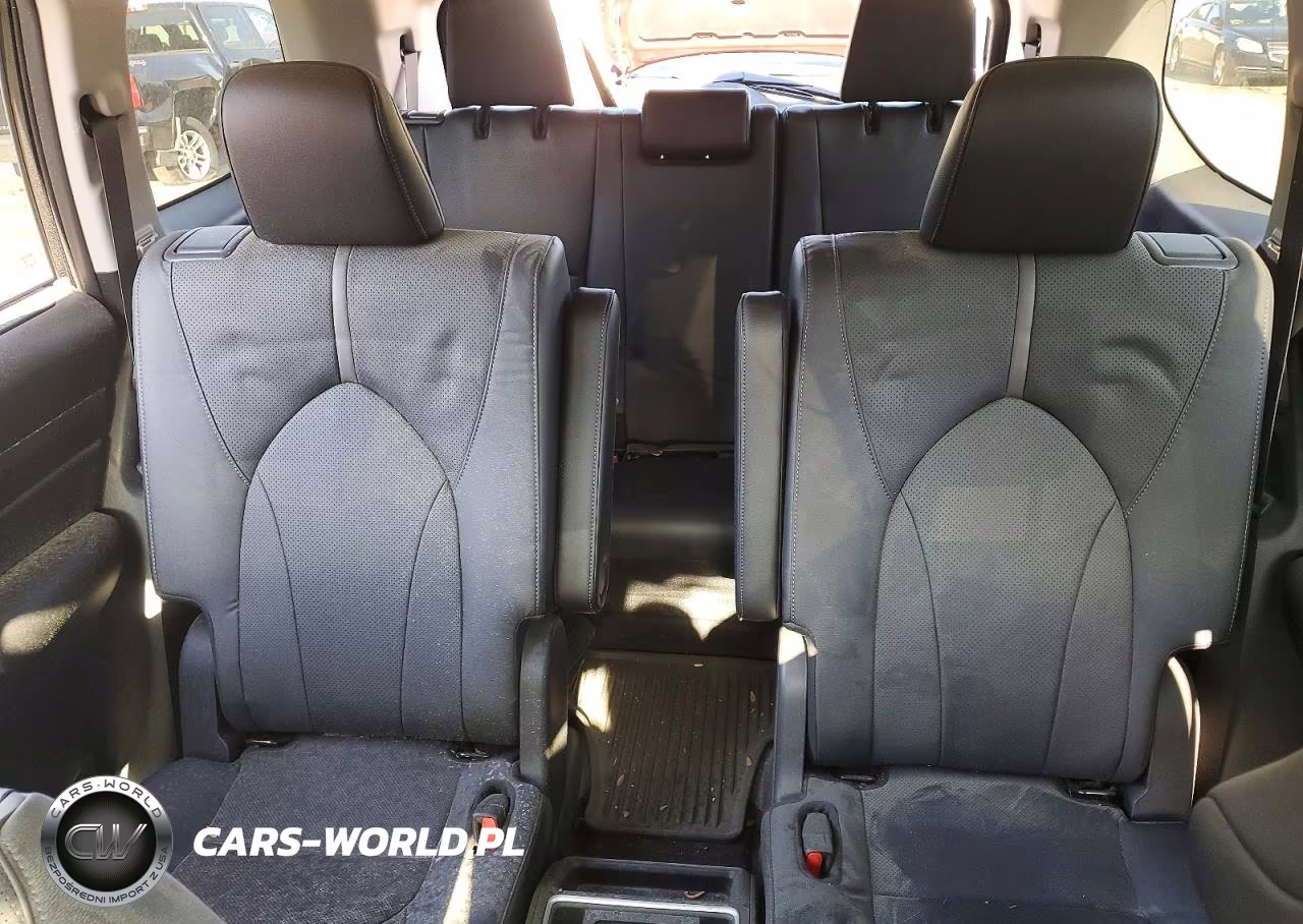 2024 Toyota Grand Highlander Platinum VIN:5TDAAAB51RS059939 - 10