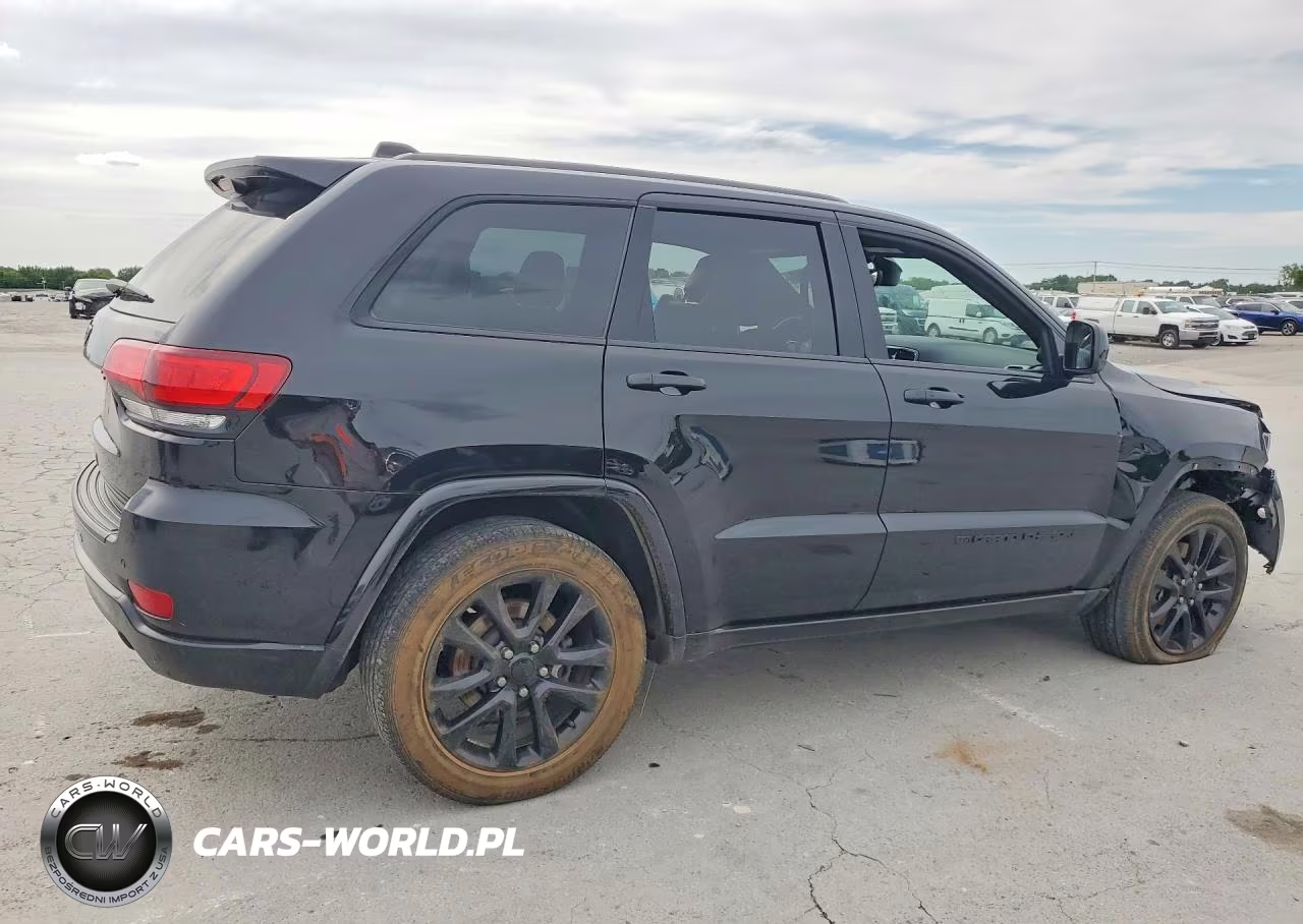 2022 Jeep Grand Cherokee Laredo E VIN:1C4RJFAG1NC113741 - 3