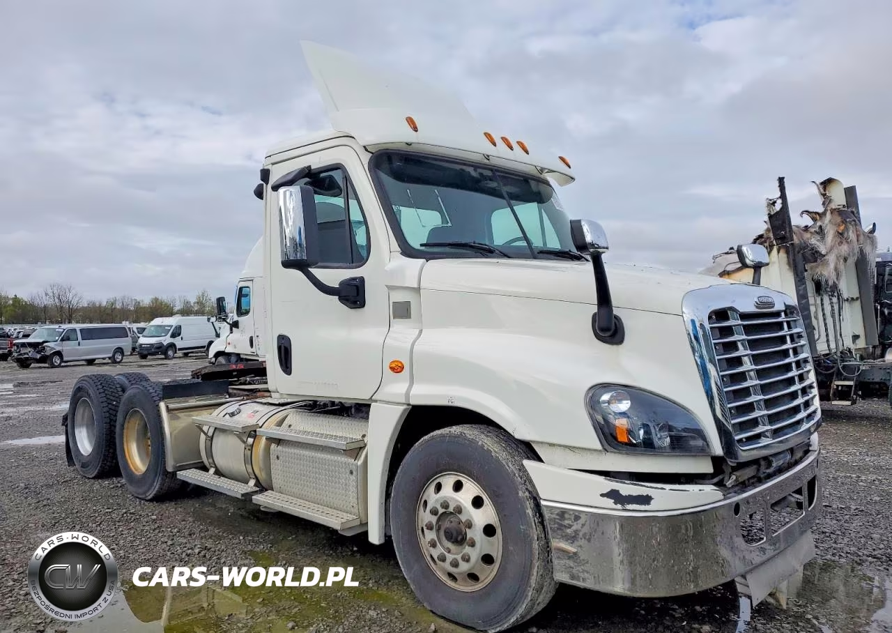 2018 Freightliner Cascadia 125 Semi Truck