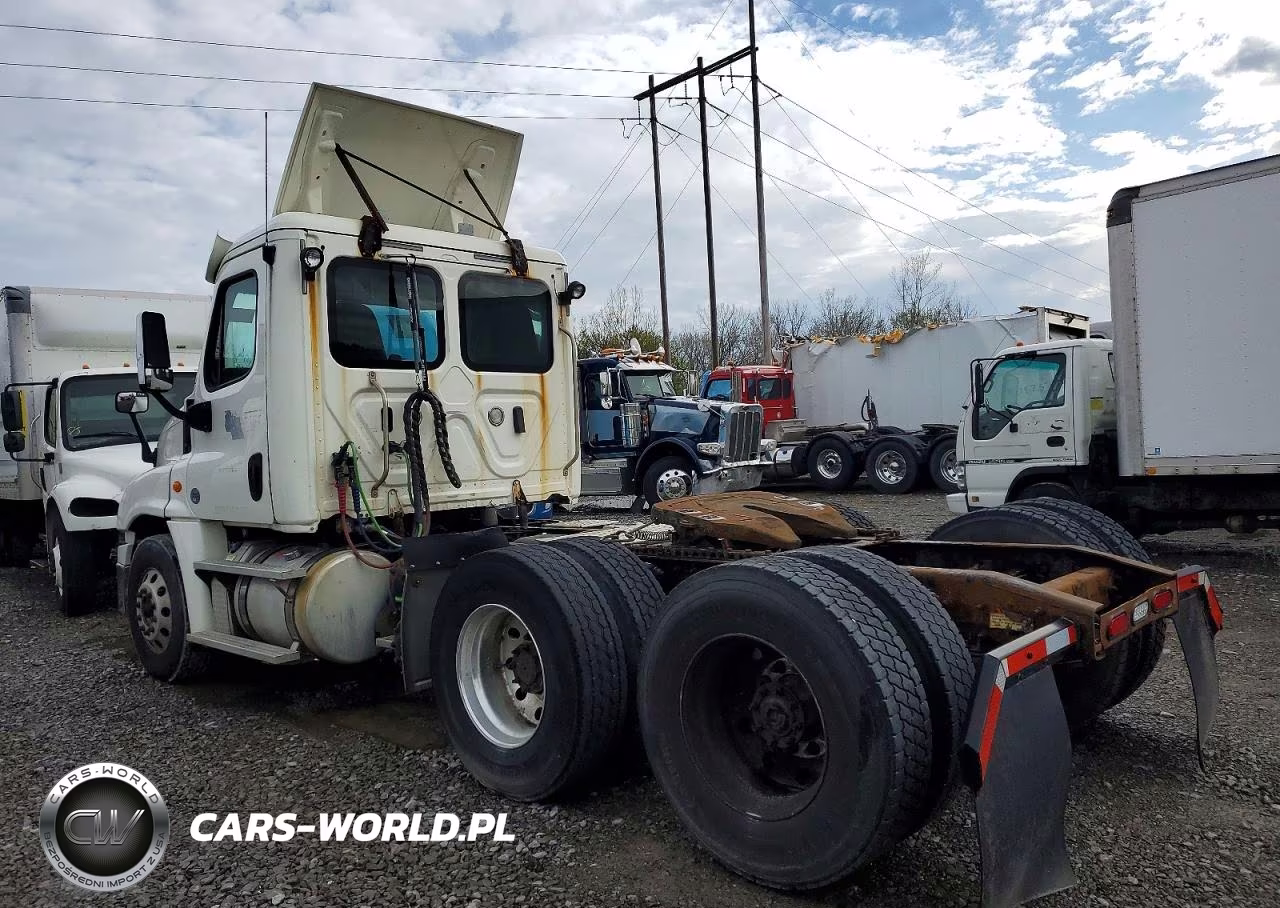 2018 Freightliner Cascadia 125 Semi Truck VIN:1FUJGEDRXJLJR9654 - 3
